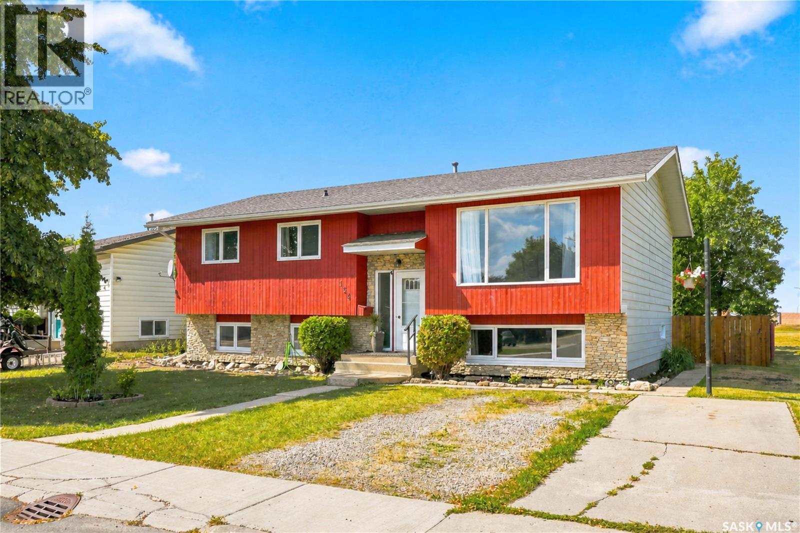 154 Delayen Crescent, Saskatoon, Saskatchewan  S7N 2V6 - Photo 2 - SK045497