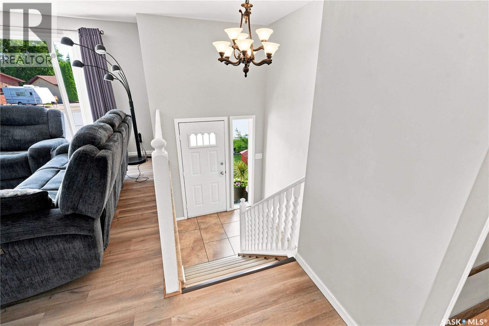 154 Delayen Crescent, Saskatoon, Saskatchewan  S7N 2V6 - Photo 4 - SK045497