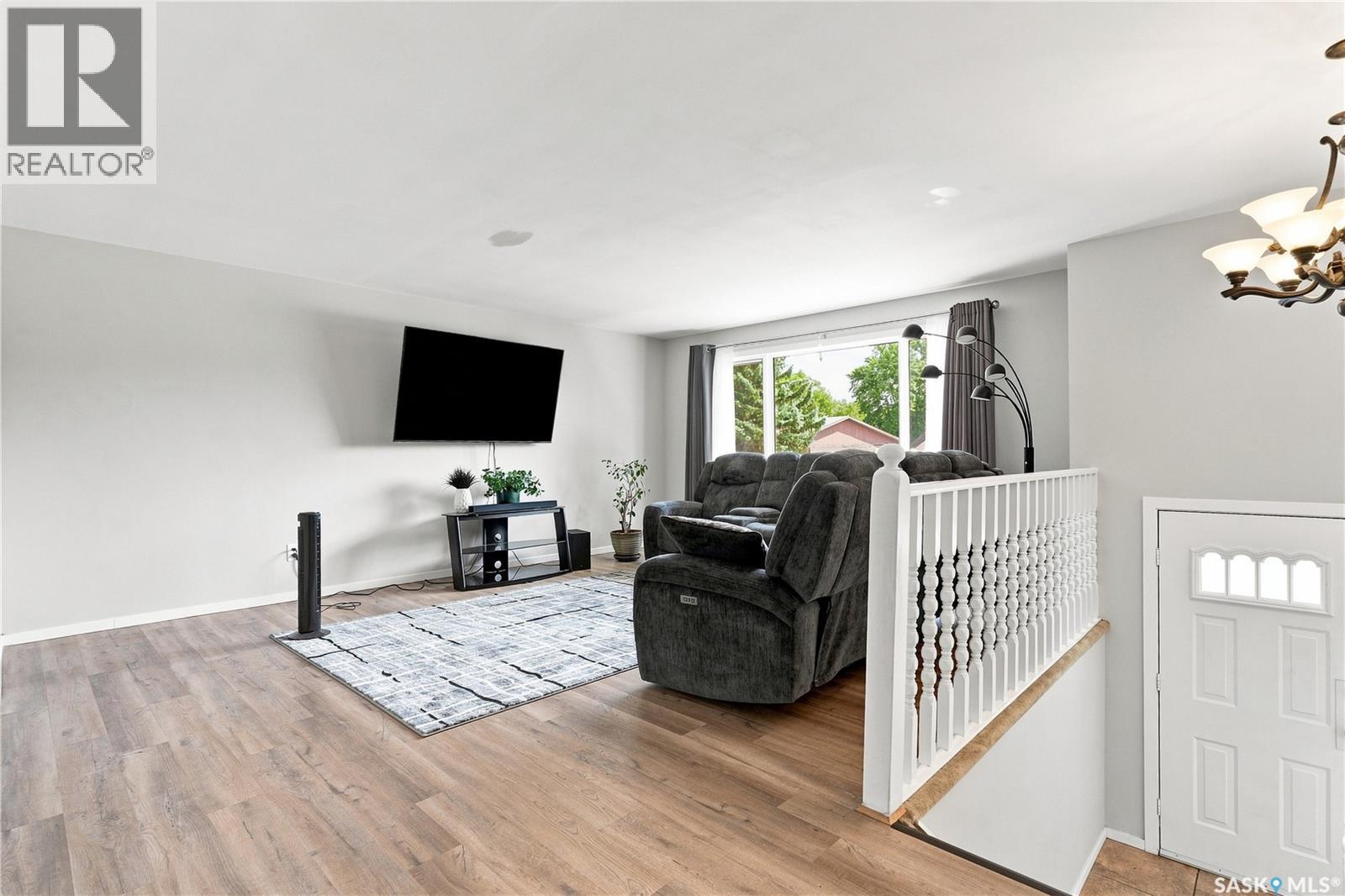 154 Delayen Crescent, Saskatoon, Saskatchewan  S7N 2V6 - Photo 5 - SK045497