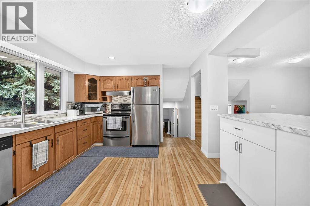 1008 Cantabrian Drive SW, Calgary, Alberta  T2W 1L7 - Photo 6 - A2336912