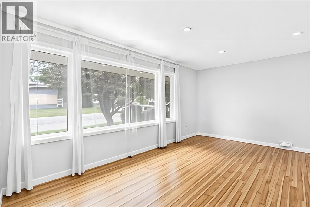 1008 Cantabrian Drive SW, Calgary, Alberta  T2W 1L7 - Photo 7 - A2336912