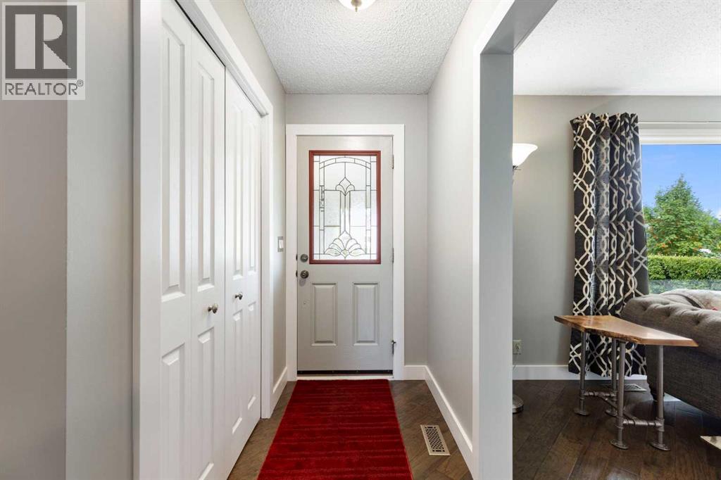 8419 Silver Springs Road NW, Calgary, Alberta  T3B 4A6 - Photo 4 - A2338586