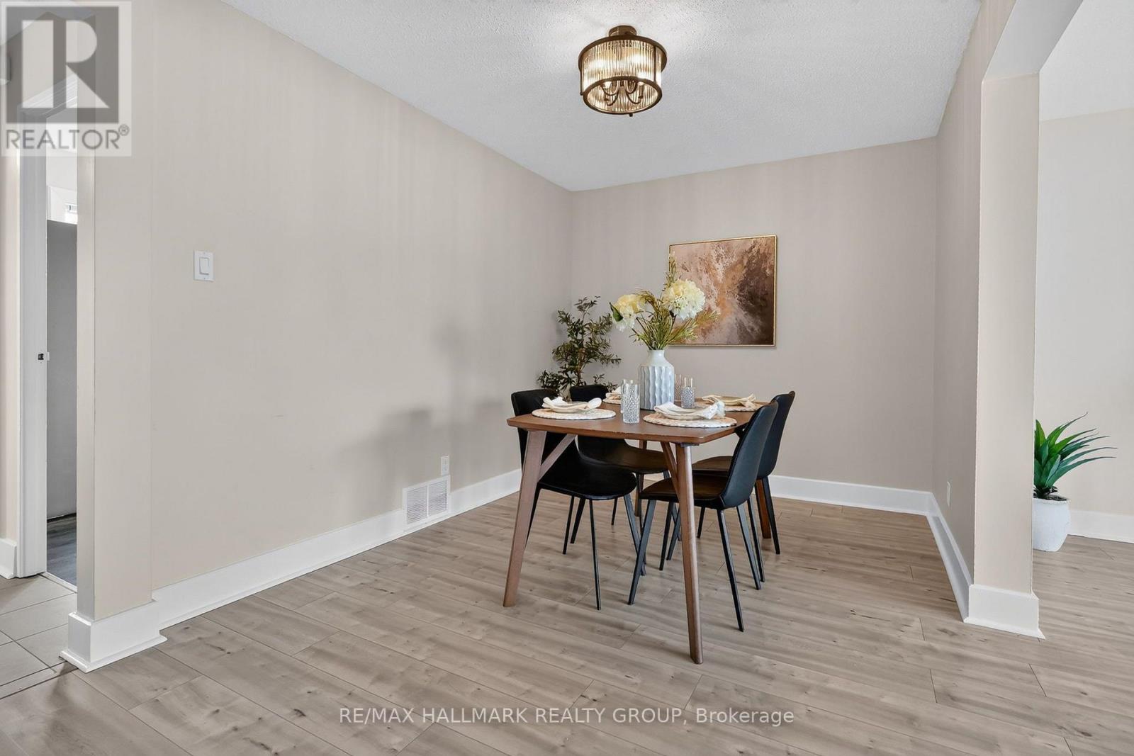 2998 Fairlea Crescent, Ottawa, Ontario  K1V 8T7 - Photo 10 - X13698292