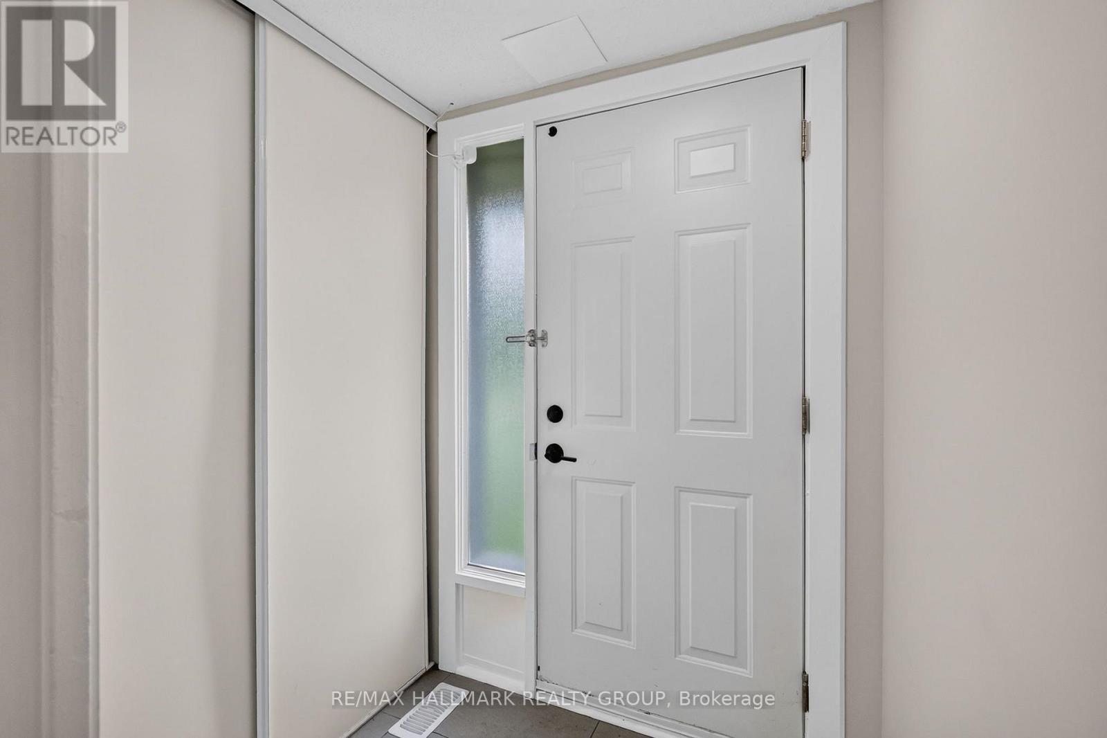 2998 Fairlea Crescent, Ottawa, Ontario  K1V 8T7 - Photo 3 - X13698292