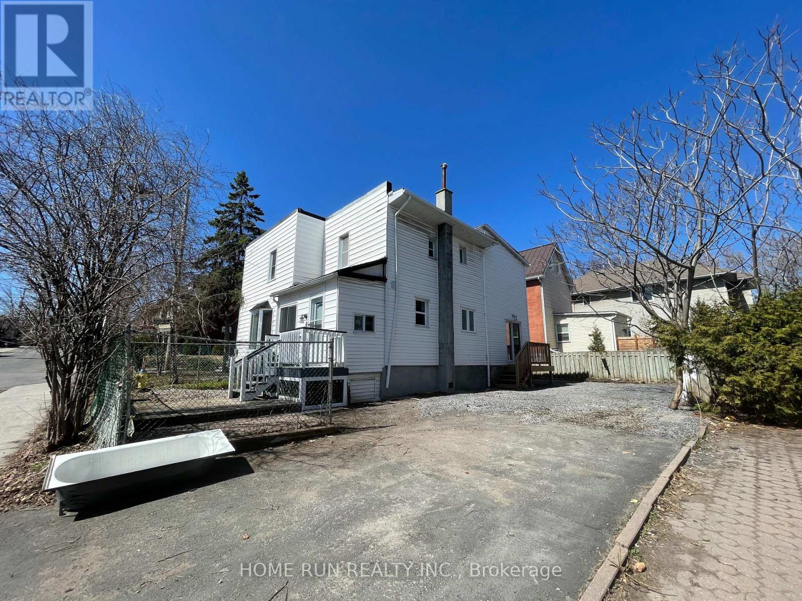 121 Concord Street E, Ottawa, Ontario  K1S 0Y9 - Photo 2 - X13698364