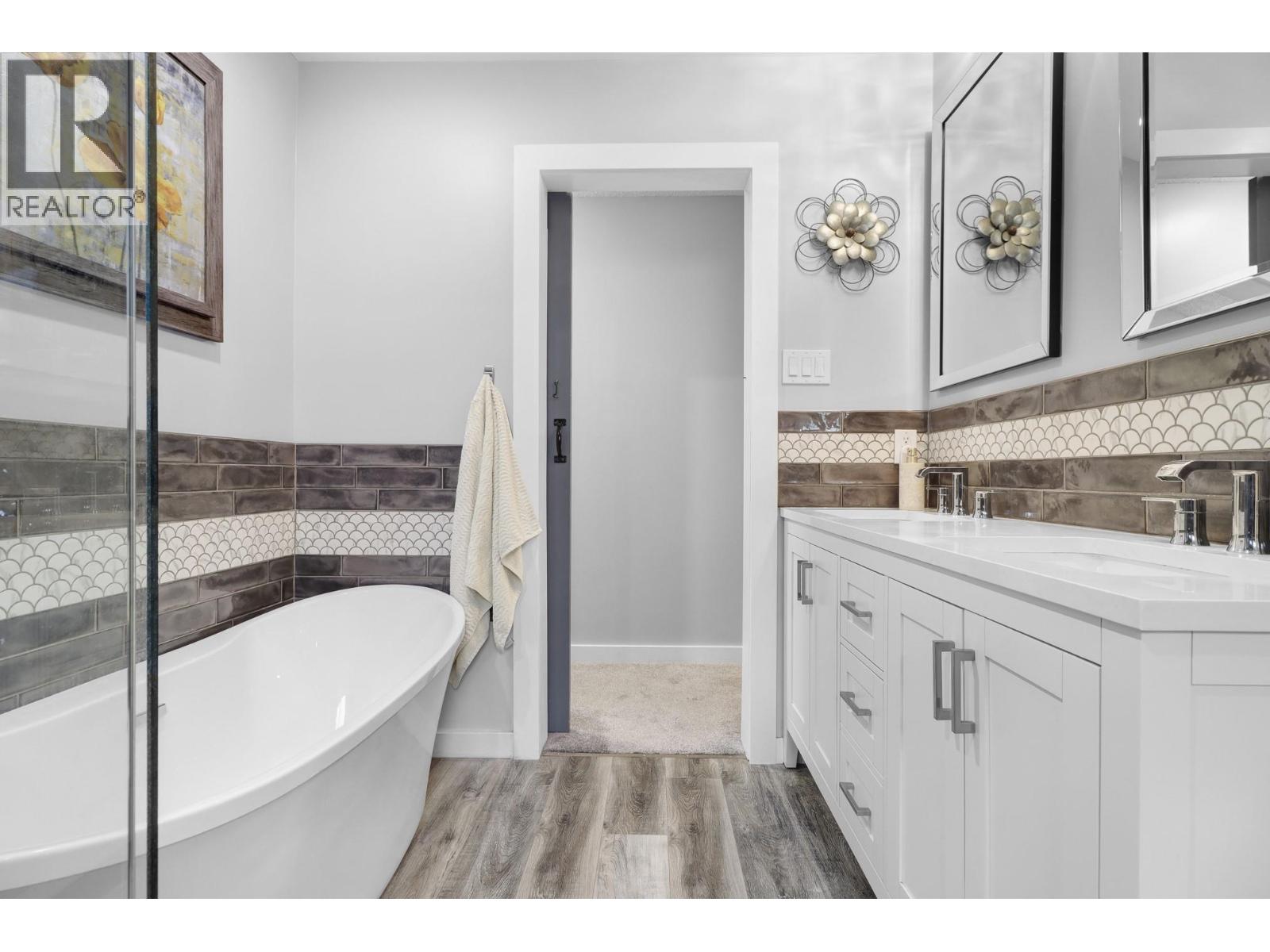 701 17th Avenue S, Cranbrook, British Columbia  V1C 3B6 - Photo 36 - 10398105