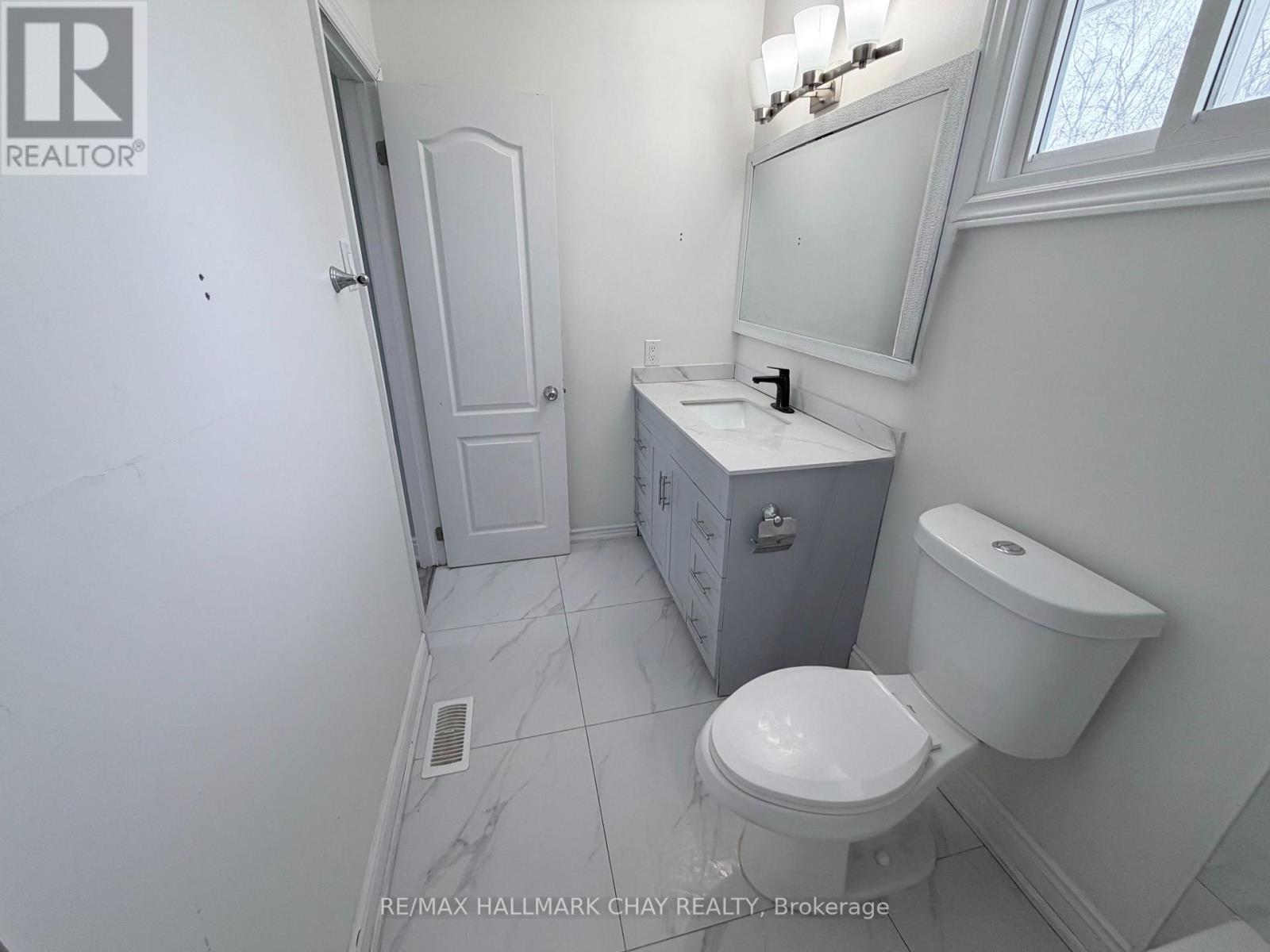 Main - 152 Rose Street, Barrie, Ontario  L4M 2T7 - Photo 11 - S13698370