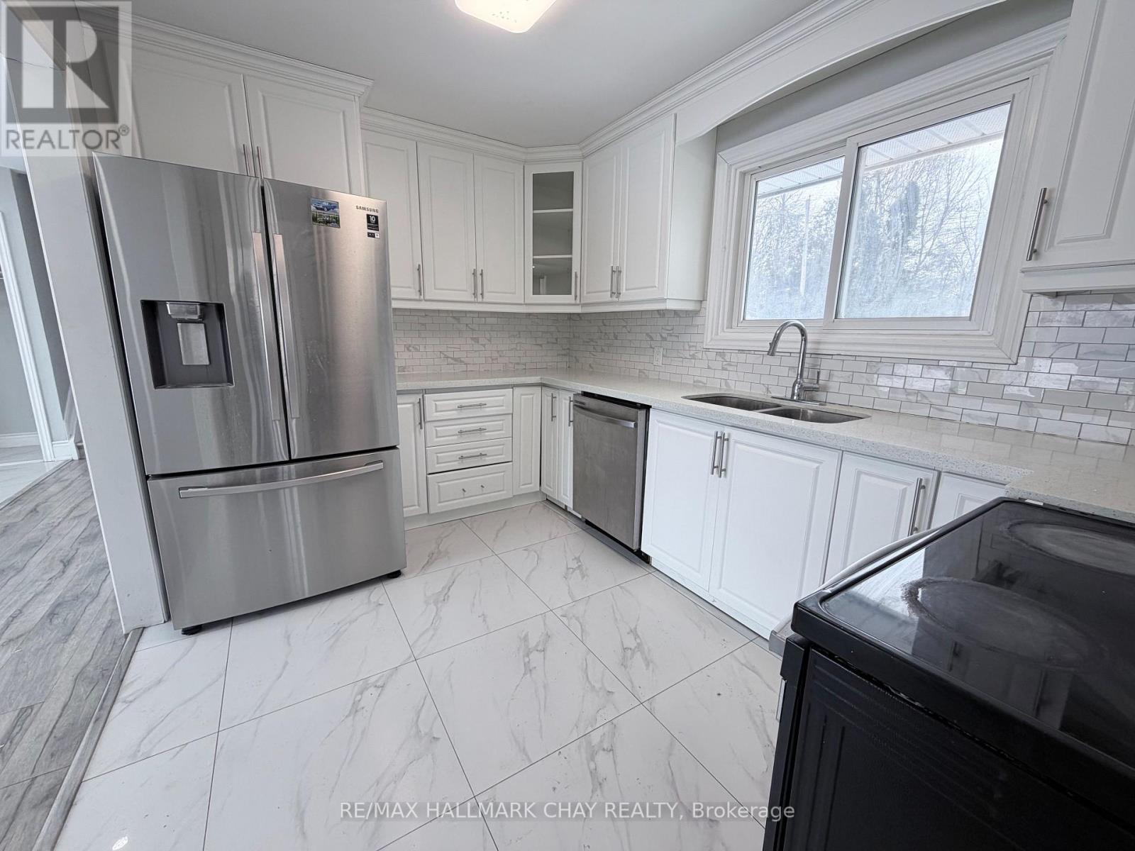 Main - 152 Rose Street, Barrie, Ontario  L4M 2T7 - Photo 5 - S13698370