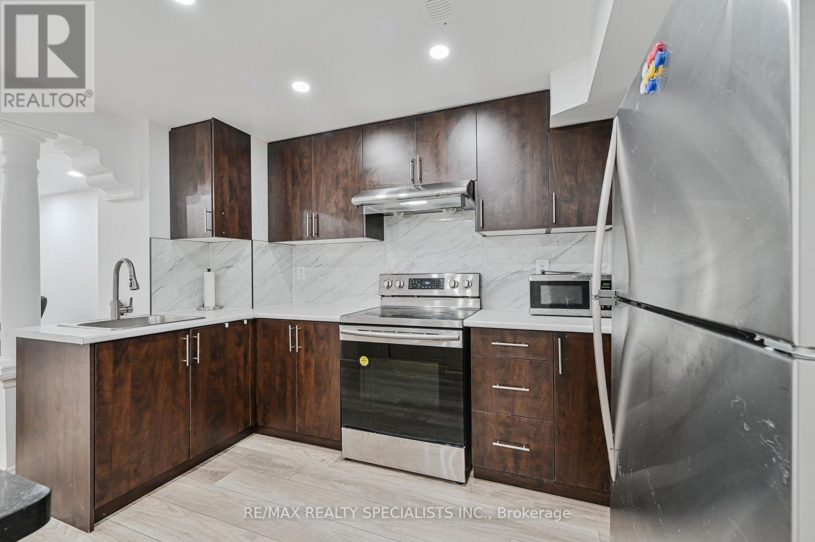 Bsmt - 72 Village Lake Crescent, Brampton, Ontario  L6S 6K1 - Photo 4 - W13698334