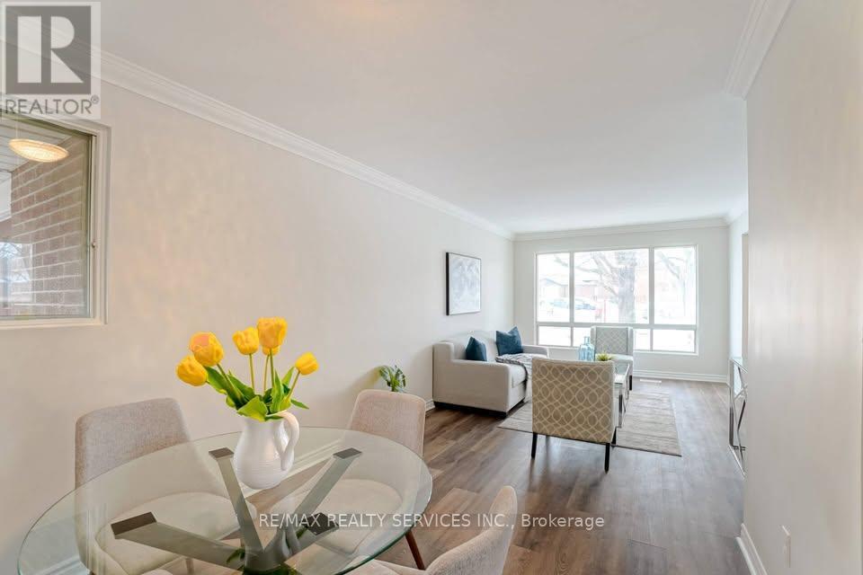 70 Montjoy Crescent, Brampton, Ontario  L6S 3E7 - Photo 5 - W13698348