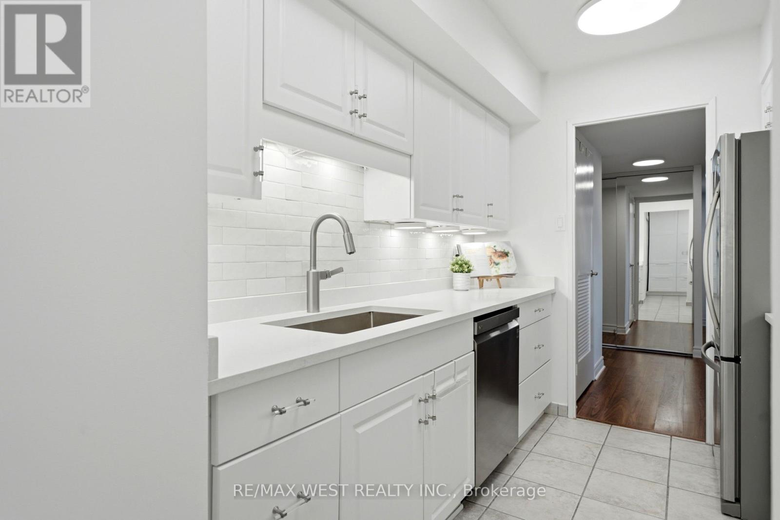 504 - 1300 Bloor Street, Mississauga, Ontario  L4Y 3Z2 - Photo 8 - W13698366