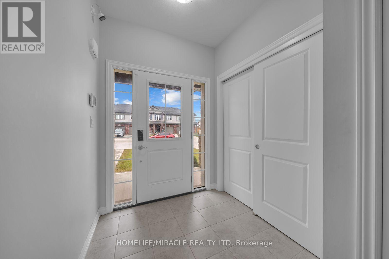 83 Monarch Street, Welland, Ontario  L3C 0E6 - Photo 2 - X13698350