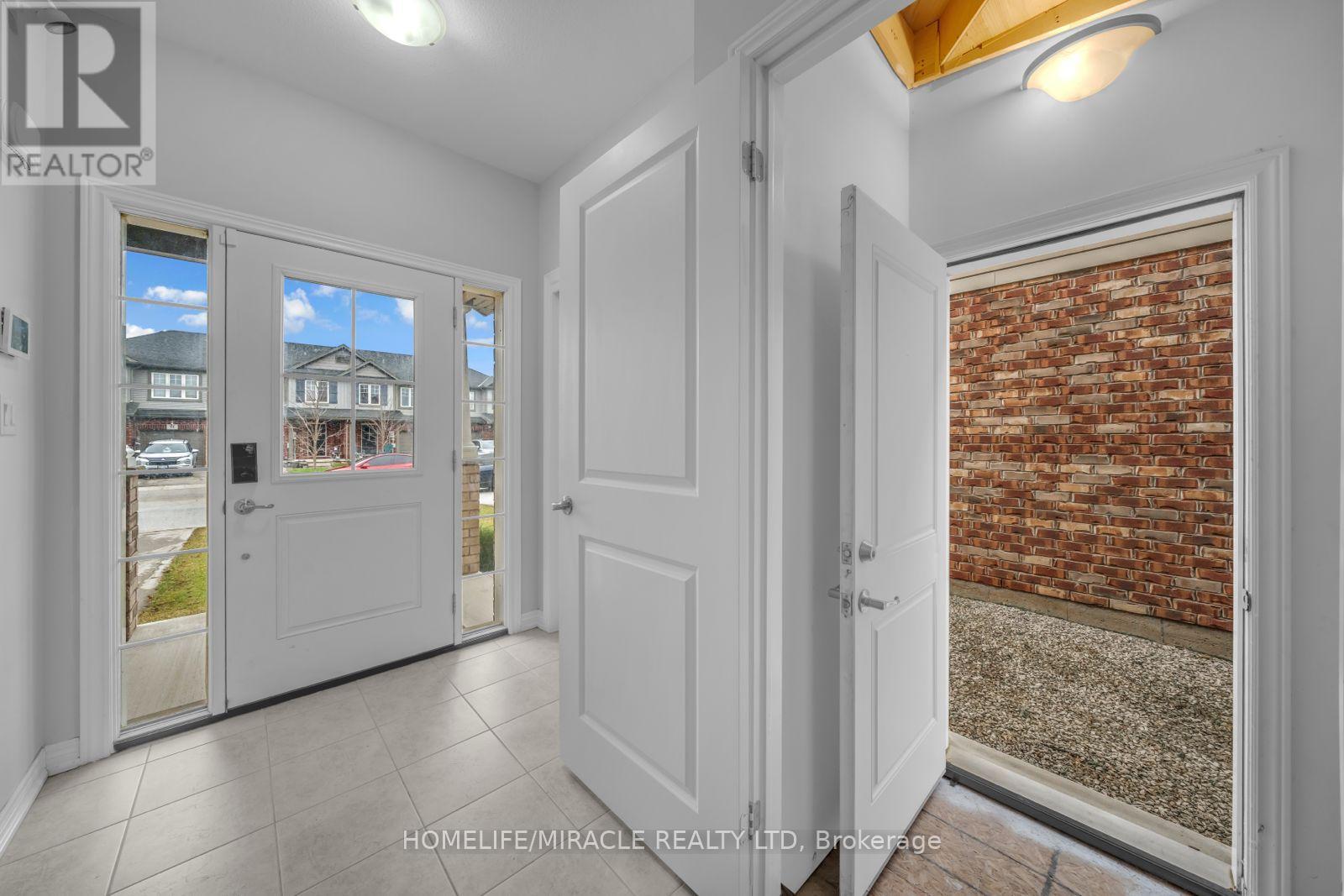 83 Monarch Street, Welland, Ontario  L3C 0E6 - Photo 3 - X13698350