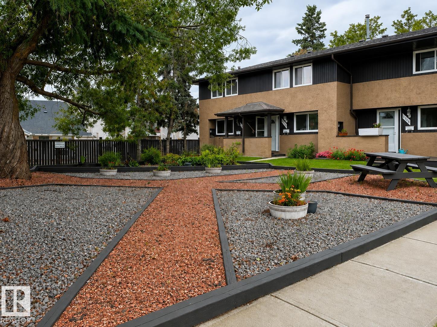 1704 37 St NW, Edmonton, Alberta T6L 2R7 - Photo 1 - E4504805