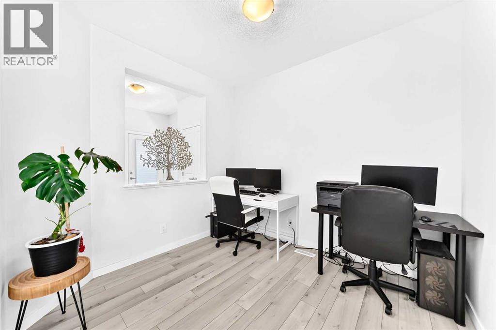 105 Magnolia Manor Se, Calgary, Alberta  T3M 3H8 - Photo 15 - A2338426