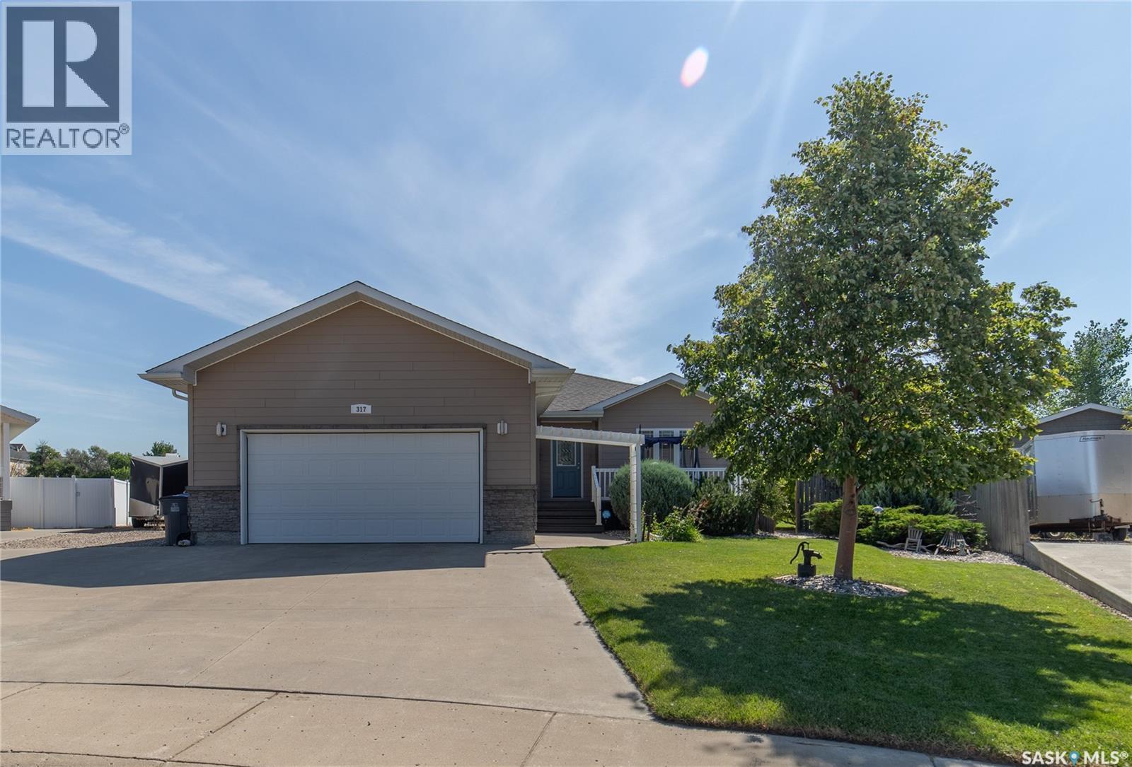 317 Frehlick Bay, Estevan, Saskatchewan  S4A 0Y1 - Photo 2 - SK046119
