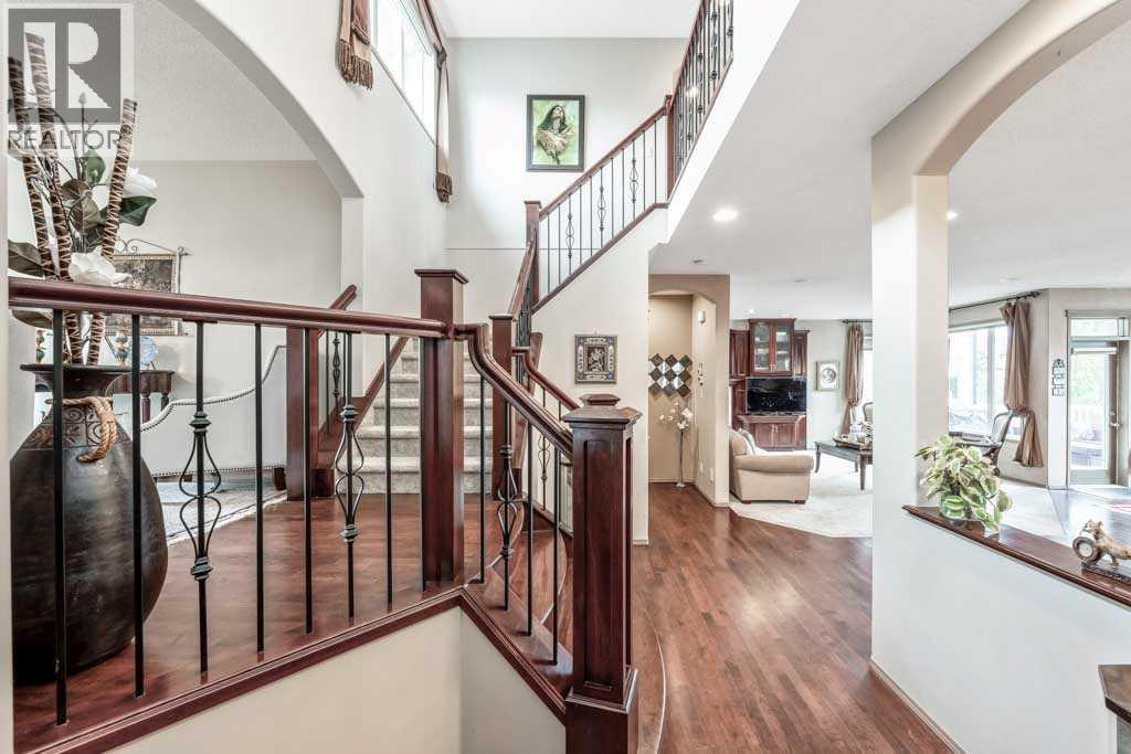 40 Cougar Ridge Heights SW, Calgary, Alberta  T3H 4X5 - Photo 7 - A2331900
