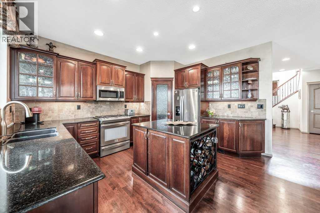 40 Cougar Ridge Heights SW, Calgary, Alberta  T3H 4X5 - Photo 19 - A2331900