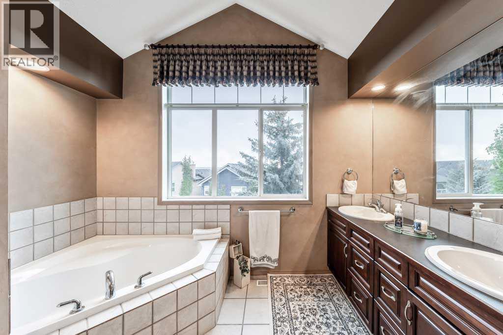 40 Cougar Ridge Heights SW, Calgary, Alberta  T3H 4X5 - Photo 35 - A2331900