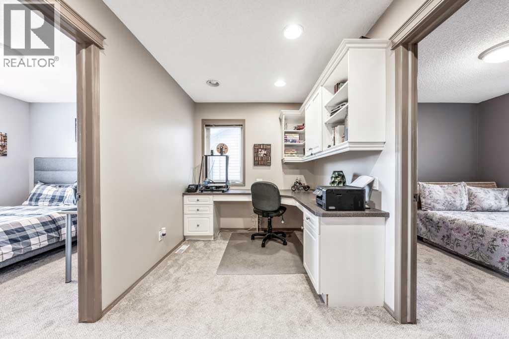 40 Cougar Ridge Heights SW, Calgary, Alberta  T3H 4X5 - Photo 28 - A2331900