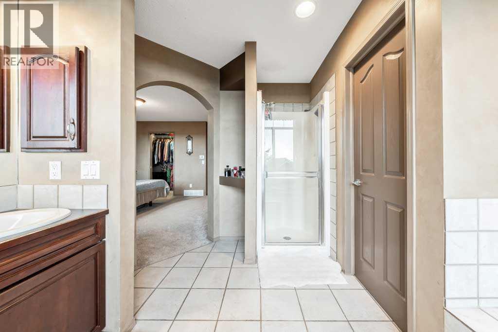 40 Cougar Ridge Heights SW, Calgary, Alberta  T3H 4X5 - Photo 36 - A2331900