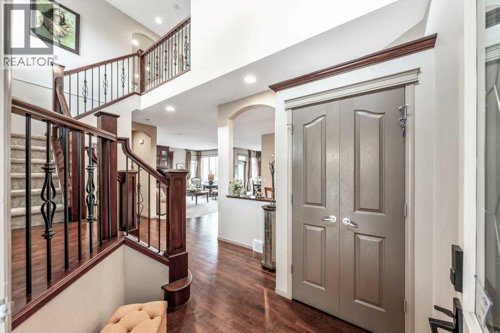40 Cougar Ridge Heights SW, Calgary, Alberta  T3H 4X5 - Photo 6 - A2331900