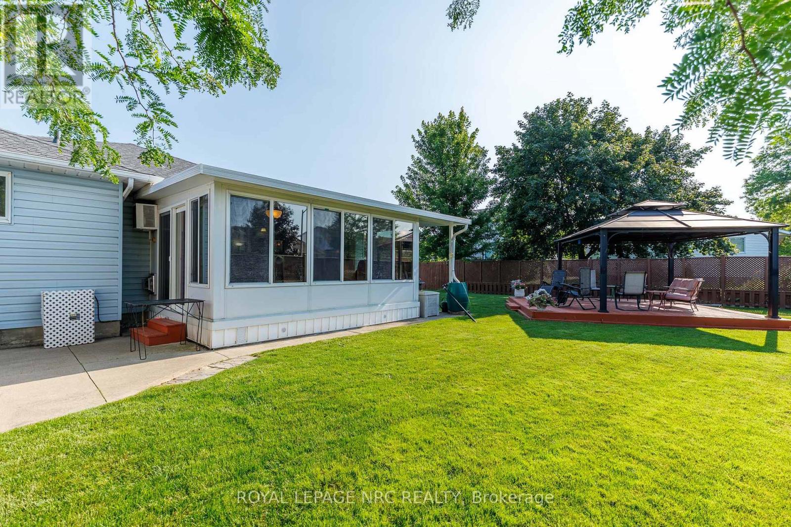 15 Foxhill Crescent, St. Catharines (Rykert/vansickle), Ontario  L2S 3T9 - Photo 4 - X13698380