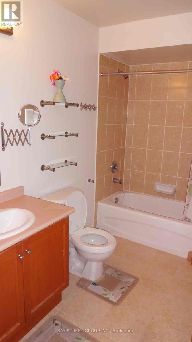 71 Ian Baron Avenue, Markham, Ontario  L3R 5R1 - Photo 9 - N13698390