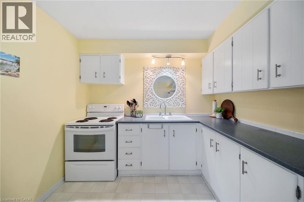 4 Patrice Court, Dundas, Ontario  L9H 5P5 - Photo 18 - 40856488