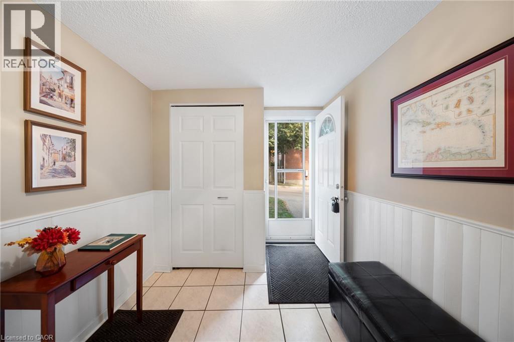 4 Patrice Court, Dundas, Ontario  L9H 5P5 - Photo 2 - 40856488