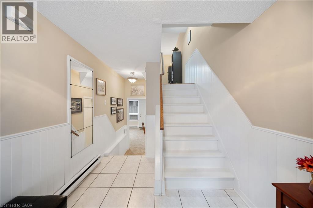 4 Patrice Court, Dundas, Ontario  L9H 5P5 - Photo 3 - 40856488