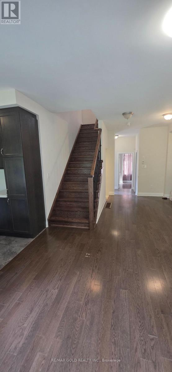 9 Oliana Way, Brampton, Ontario  L6Y 6G8 - Photo 11 - W13698382