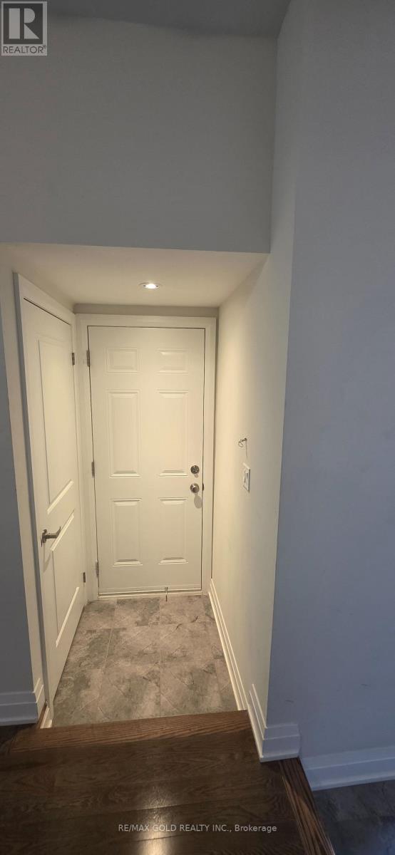 9 Oliana Way, Brampton, Ontario  L6Y 6G8 - Photo 40 - W13698382