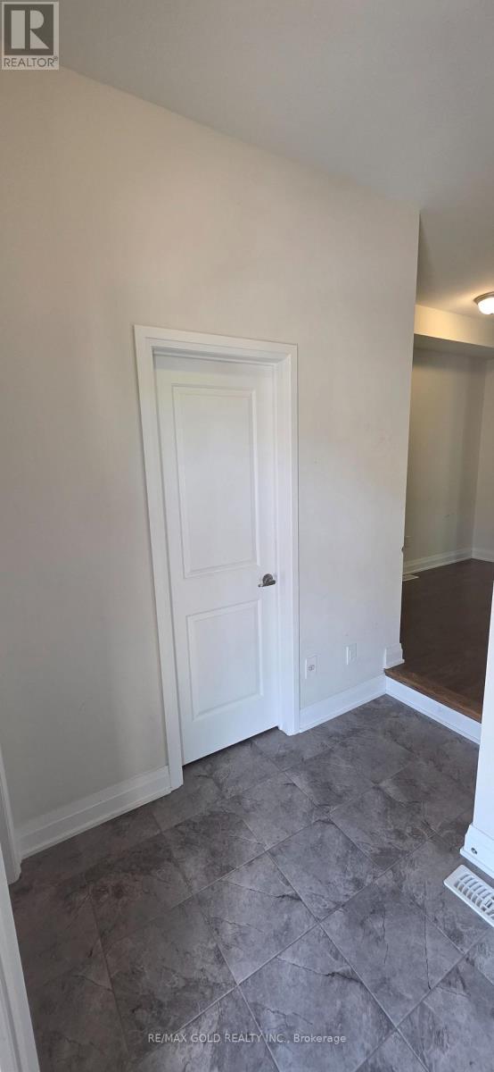 9 Oliana Way, Brampton, Ontario  L6Y 6G8 - Photo 6 - W13698382