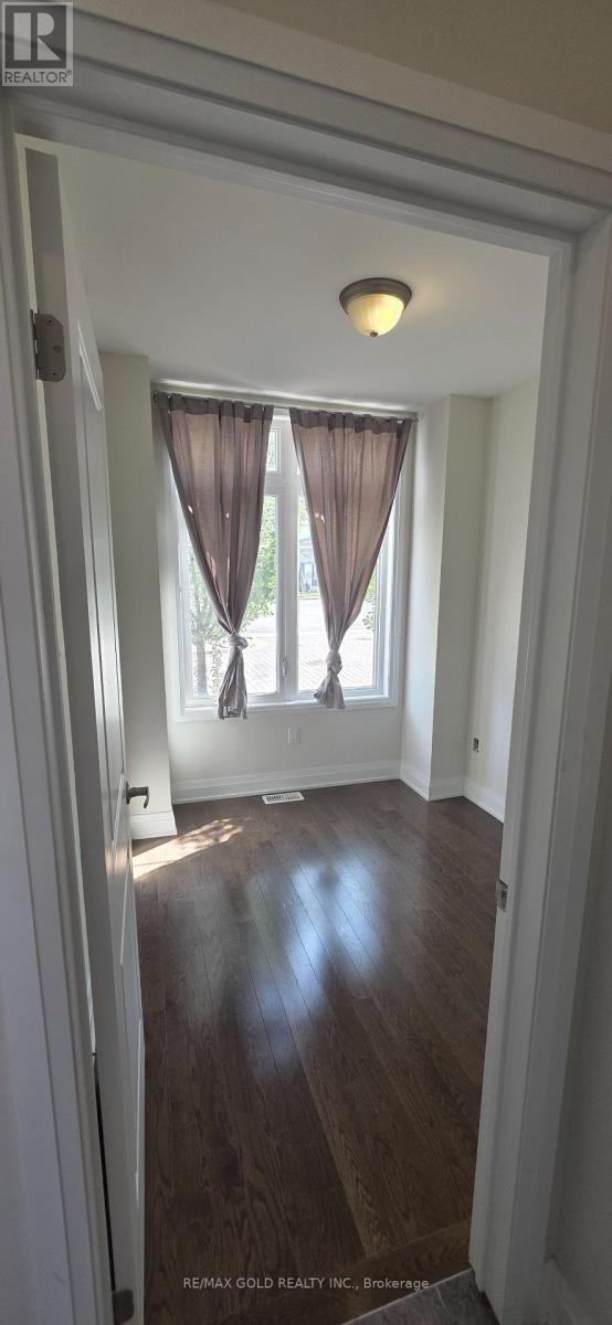 9 Oliana Way, Brampton, Ontario  L6Y 6G8 - Photo 8 - W13698382
