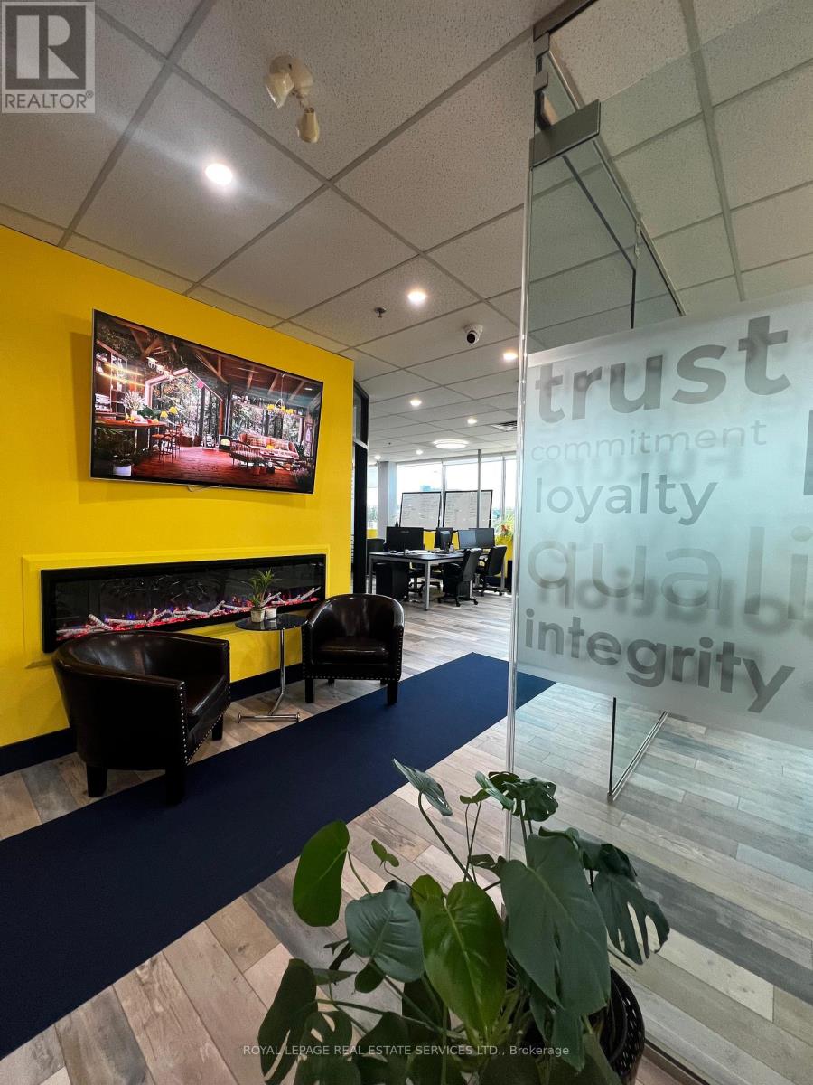 215-216 - 2550 Matheson Boulevard E, Mississauga, Ontario L4W 4Z1 - Photo 3 - W13698386