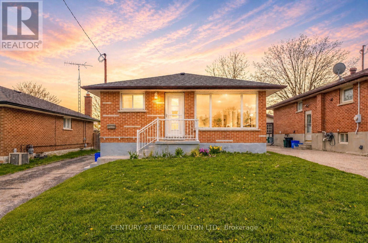381 Conant Street, Oshawa, Ontario  L1H 3S8 - Photo 3 - E13659198