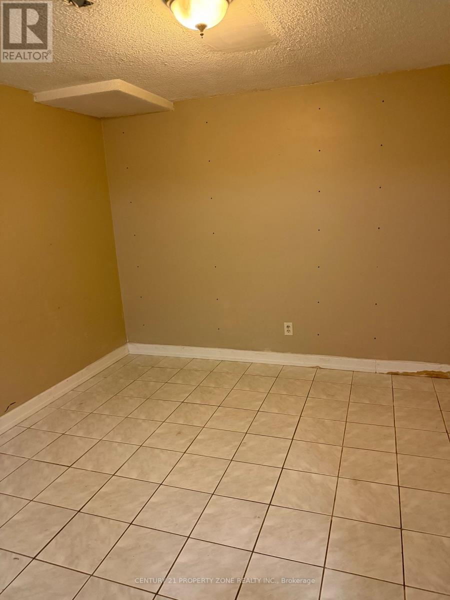 Basement - 10 Martindale Crescent, Brampton, Ontario  L6X 2V1 - Photo 4 - W13689760