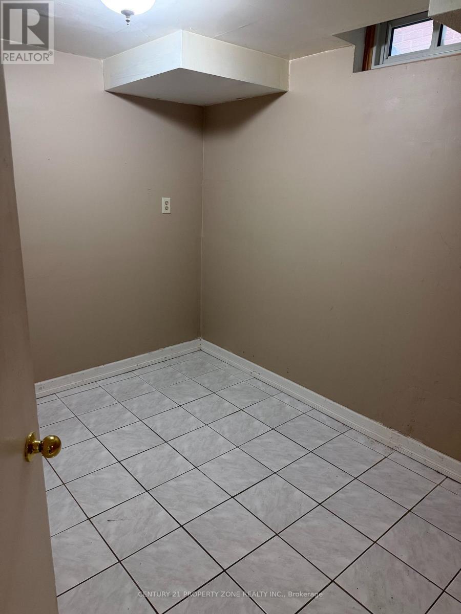 Basement - 10 Martindale Crescent, Brampton, Ontario  L6X 2V1 - Photo 9 - W13689760