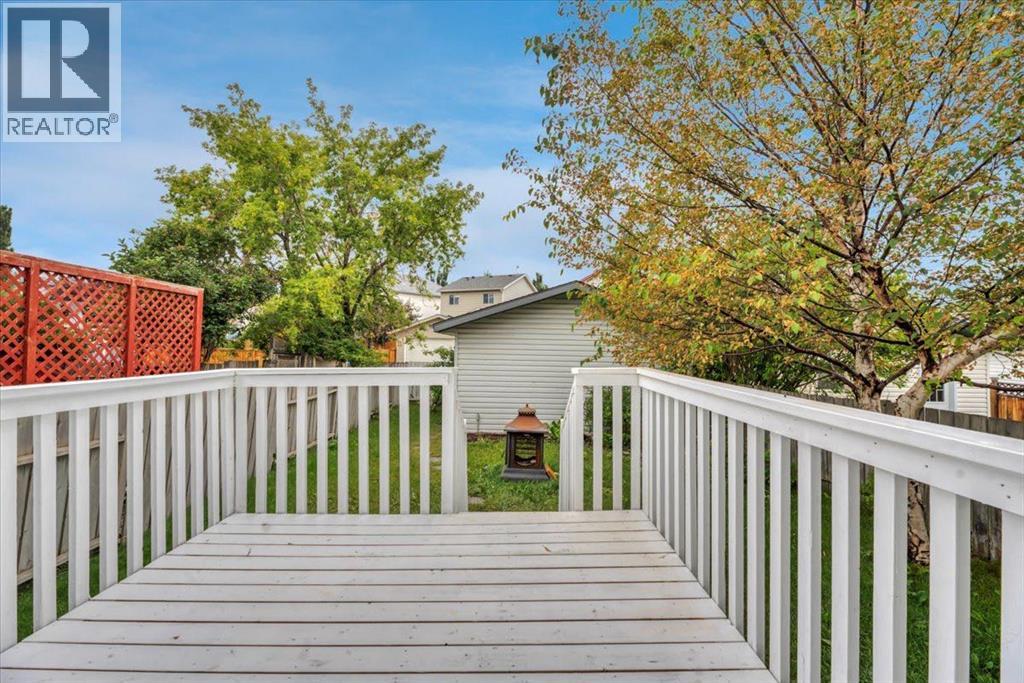 131 Hidden Way NW, Calgary, Alberta  T3A 5S7 - Photo 3 - A2337701