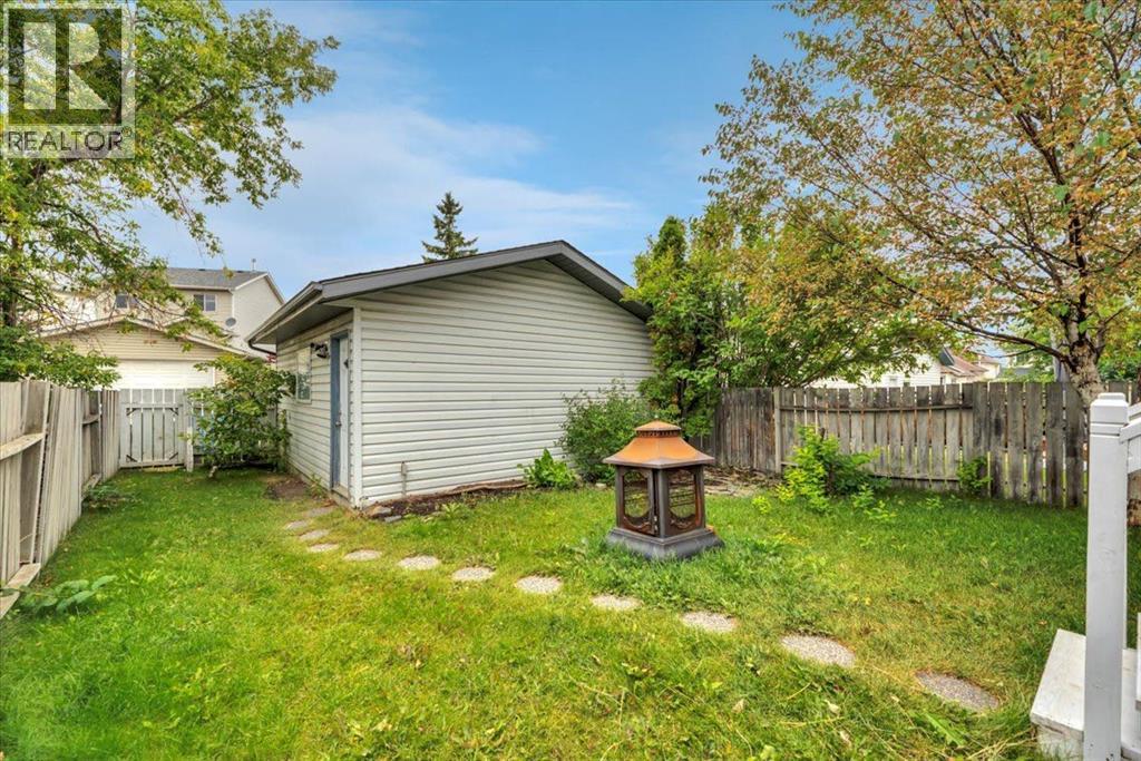 131 Hidden Way NW, Calgary, Alberta  T3A 5S7 - Photo 4 - A2337701