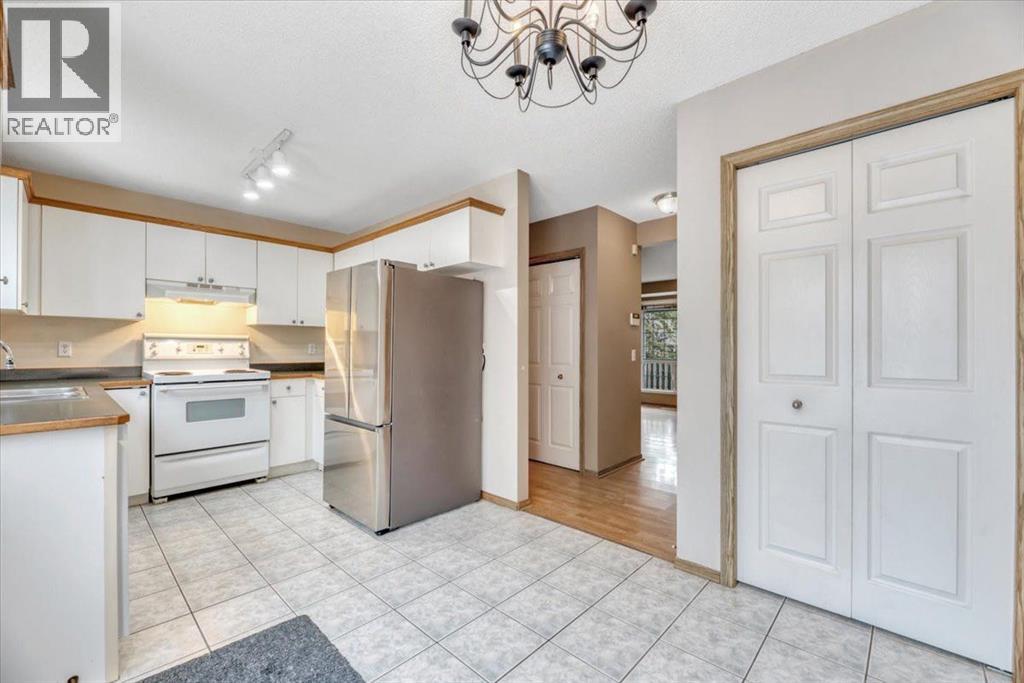 131 Hidden Way NW, Calgary, Alberta  T3A 5S7 - Photo 11 - A2337701