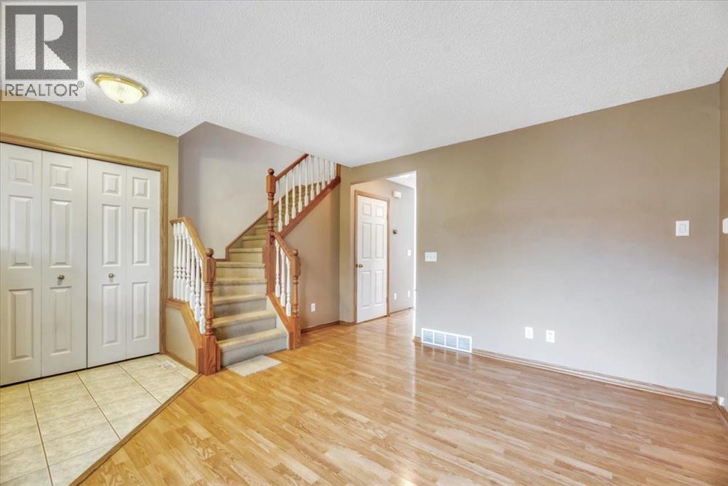 131 Hidden Way NW, Calgary, Alberta  T3A 5S7 - Photo 9 - A2337701