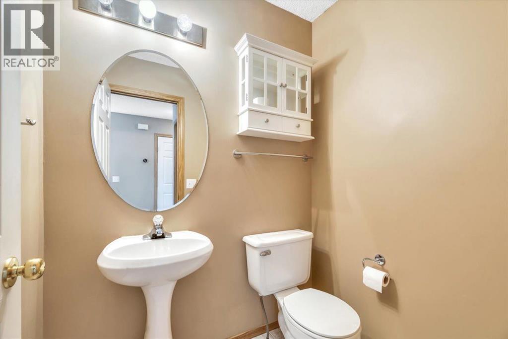 131 Hidden Way NW, Calgary, Alberta  T3A 5S7 - Photo 16 - A2337701