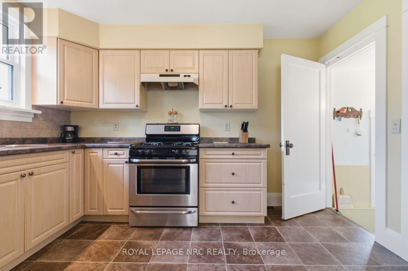 60 Forest Avenue, Port Colborne, Ontario  L3K 5E4 - Photo 13 - X13698430