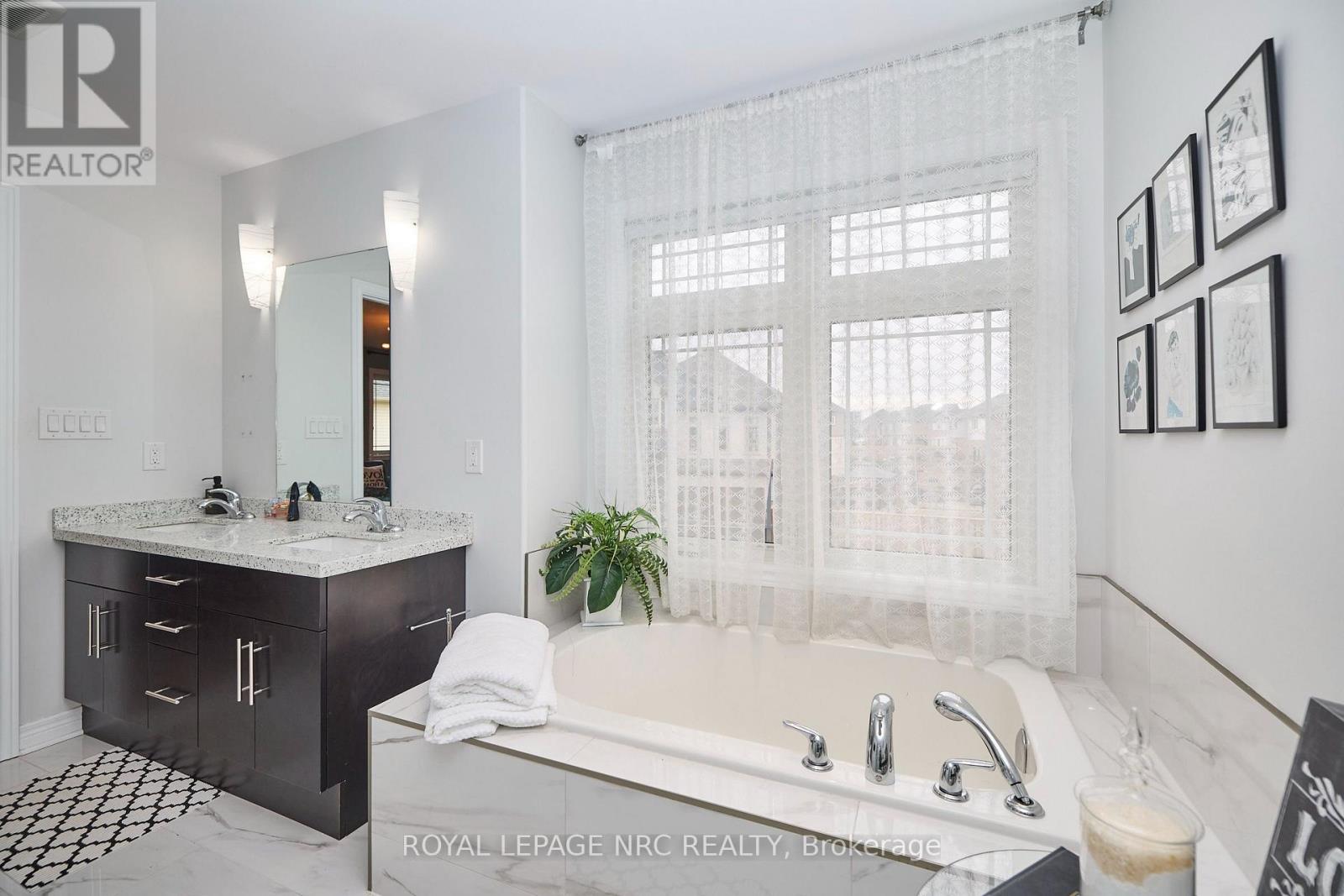 31 Bergenstein Crescent, Pelham, Ontario  L3E 0A3 - Photo 35 - X13698432