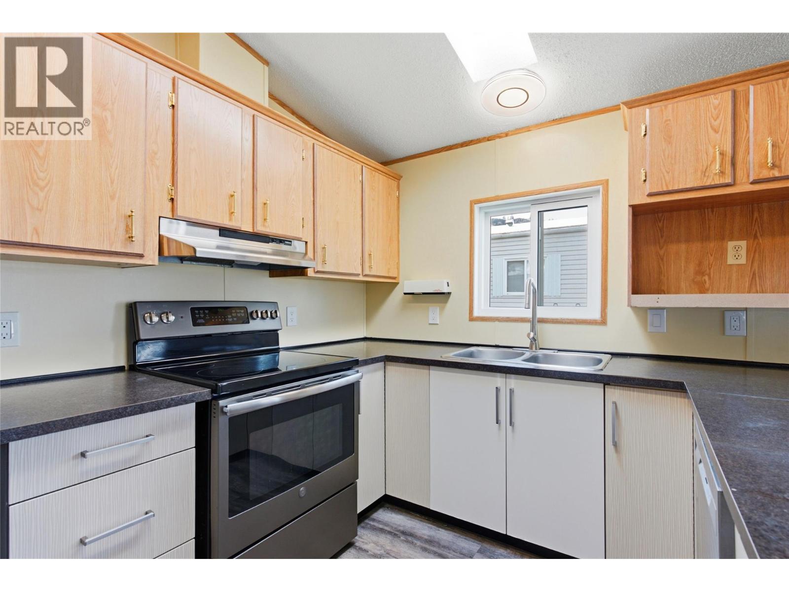 1175 Rose Hill Road Unit# 3, Kamloops, British Columbia  V2E 1G9 - Photo 2 - 10396225