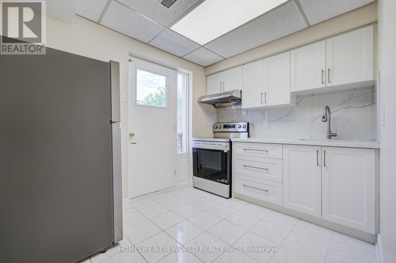 46 Tineta Crescent, Toronto, Ontario M1S 2Y6 - Photo 4 - E13698418