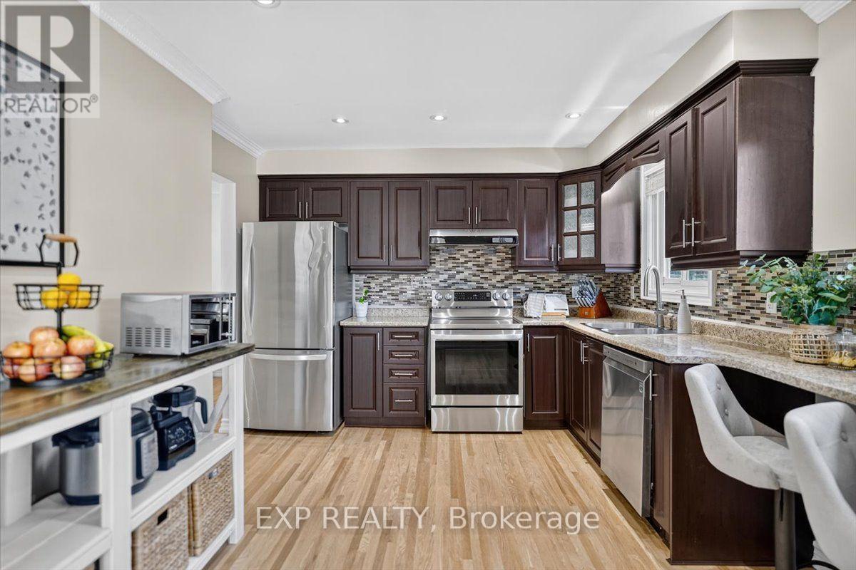 39 Prouse Drive, Brampton, Ontario  L6V 3A3 - Photo 2 - W13698414