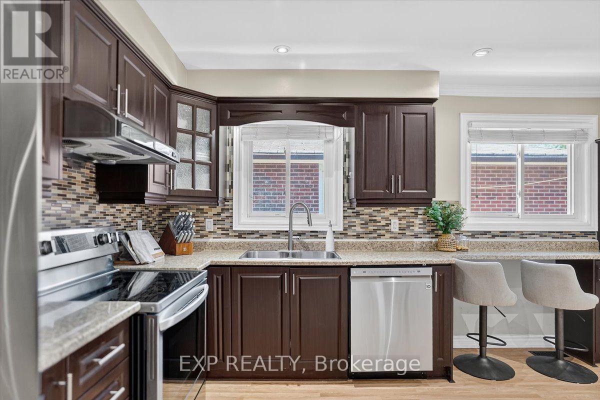 39 Prouse Drive, Brampton, Ontario  L6V 3A3 - Photo 3 - W13698414